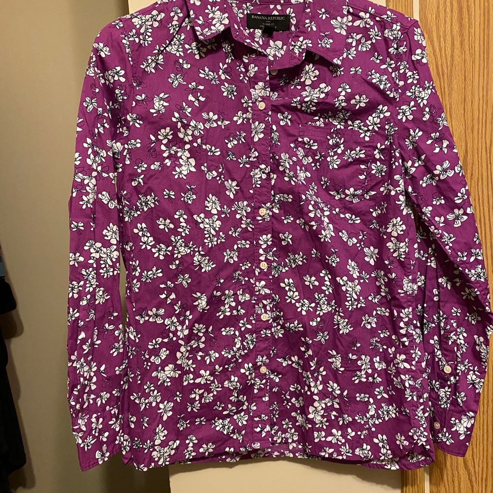 Banana republic purple with white flowers shirt
